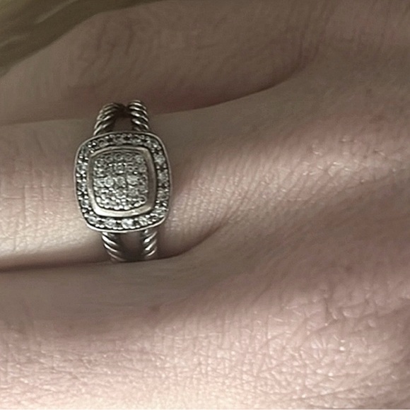 David Yurman Petite Albion Ring 

Sterling Silverer with Pave diamonds 

7mm - Picture 2 of 3